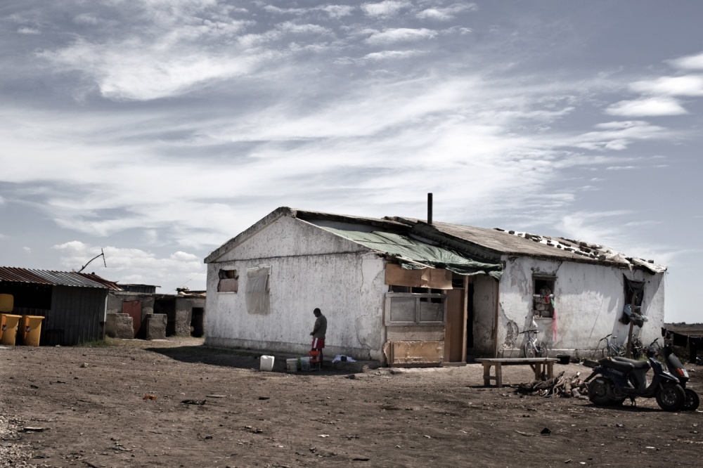 Art and Documentary Photography - Loading AlessandroPenso_MigrantWorkers01.JPG