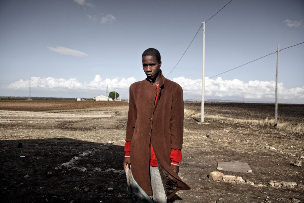Art and Documentary Photography - Loading AlessandroPenso_MigrantWorkers02.JPG