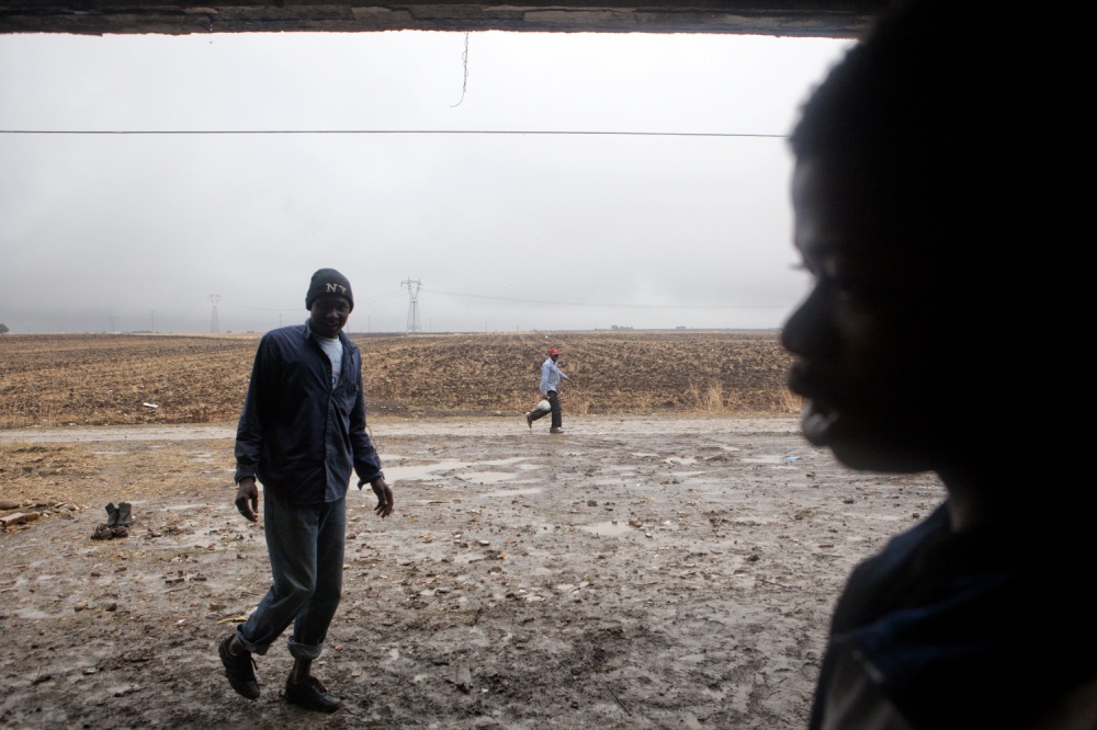 Art and Documentary Photography - Loading AlessandroPenso_MigrantWorkers08.JPG