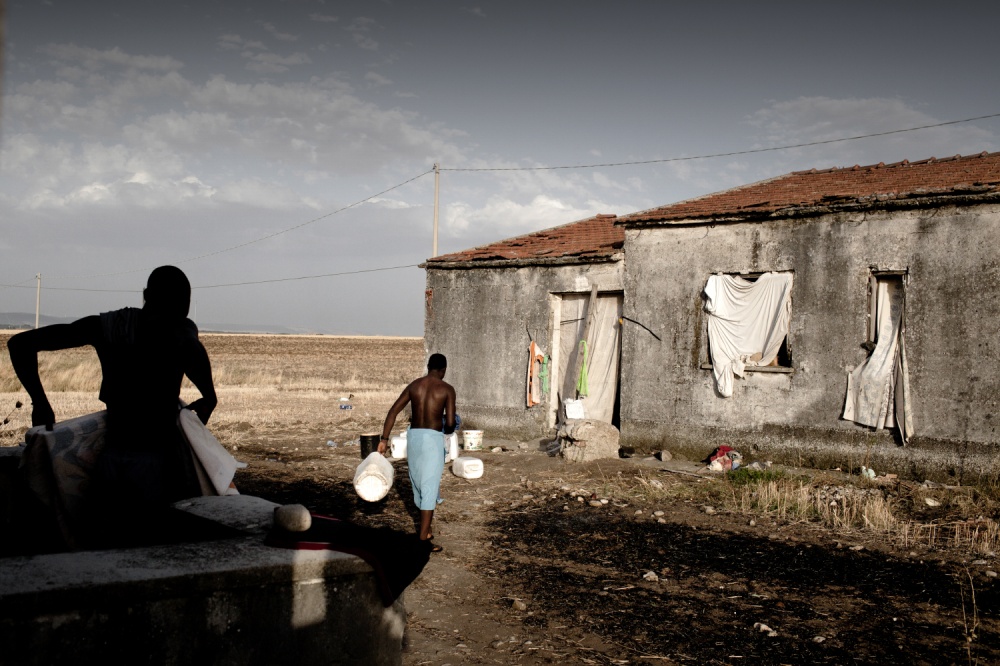Art and Documentary Photography - Loading AlessandroPenso_MigrantWorkers12.JPG