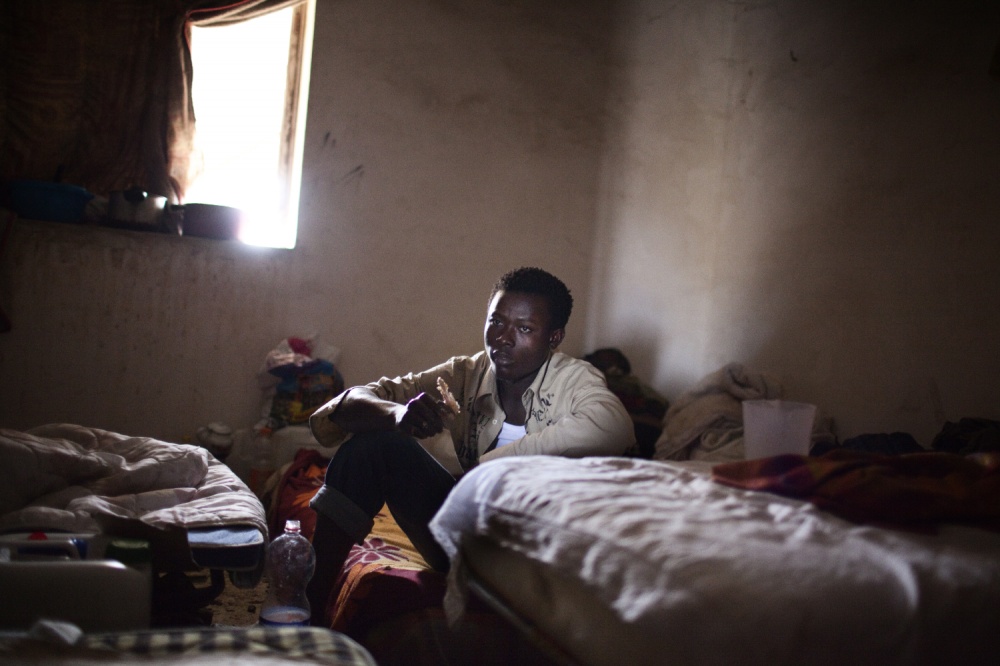 Art and Documentary Photography - Loading AlessandroPenso_MigrantWorkers37.JPG