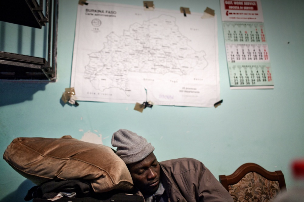 Art and Documentary Photography - Loading AlessandroPenso_MigrantWorkers40.JPG
