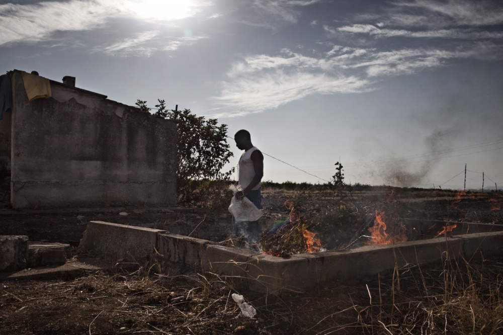 Art and Documentary Photography - Loading AlessandroPenso_MigrantWorkers44.JPG