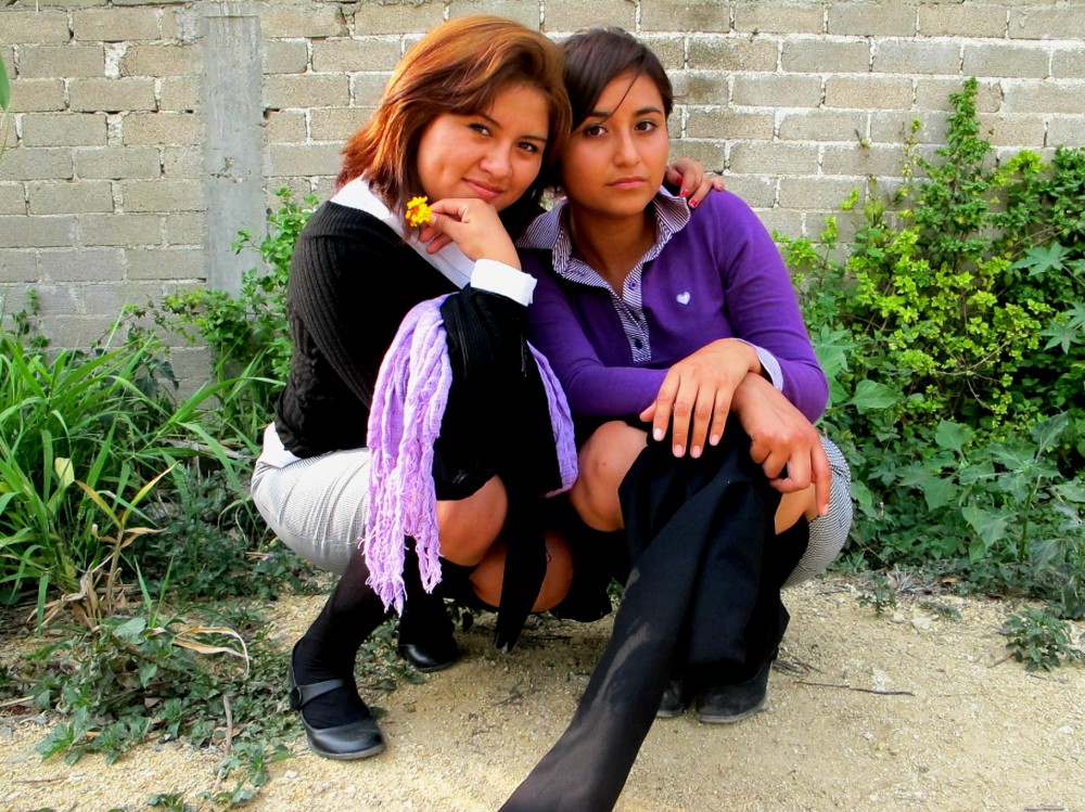 Art and Documentary Photography - Loading Gema y Ruby sentadas.egg