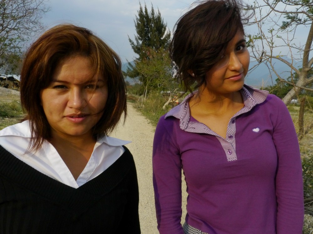 Art and Documentary Photography - Loading Gema y Ruby en el camino.egg