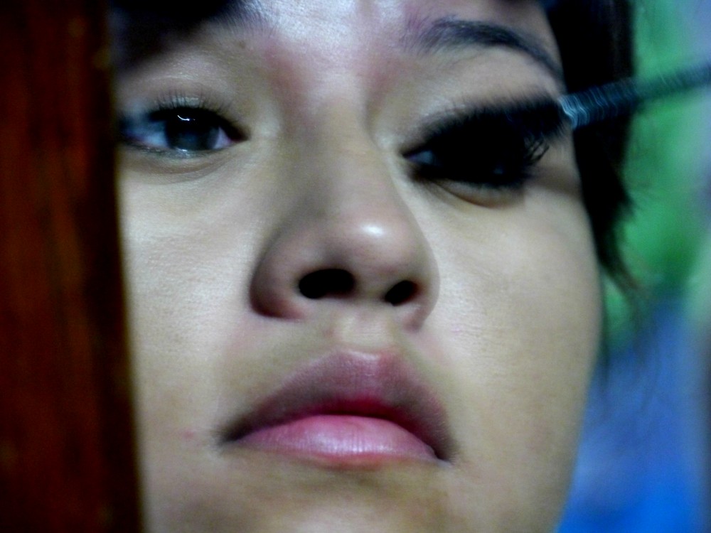 Art and Documentary Photography - Loading Gema at the mirror.egg