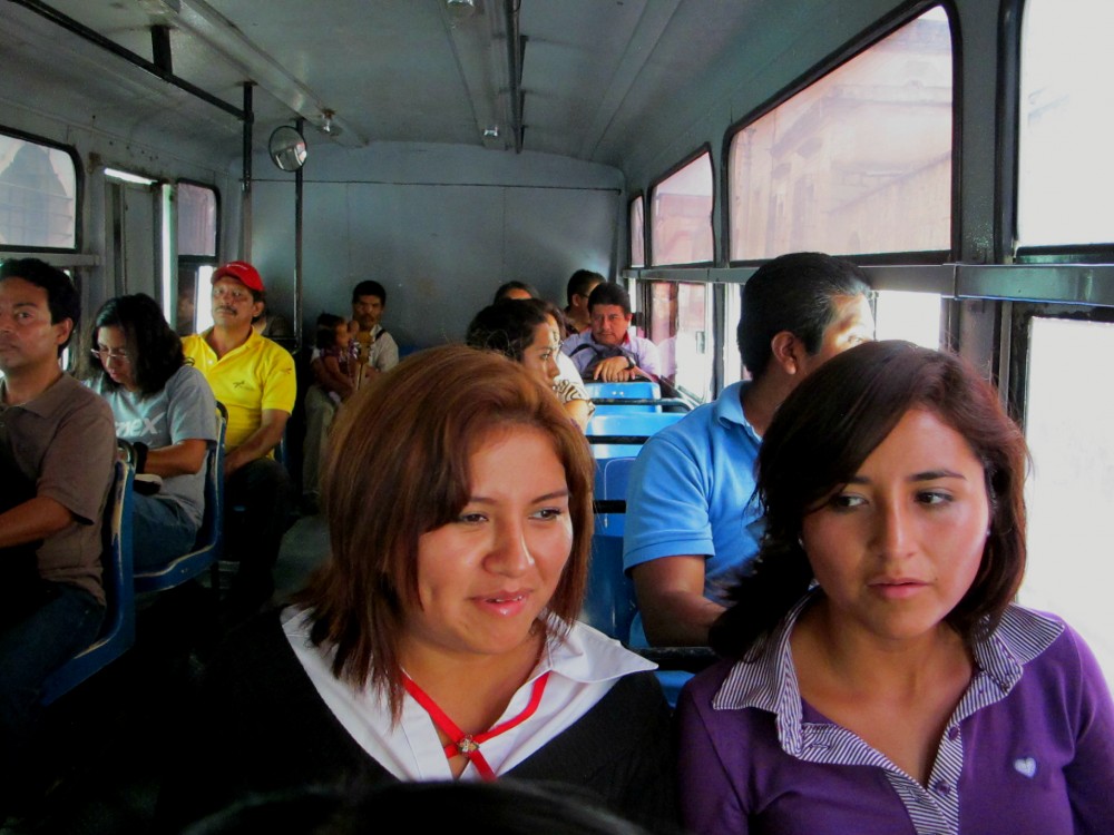 Art and Documentary Photography - Loading Gema y Ruby en el camión .egg