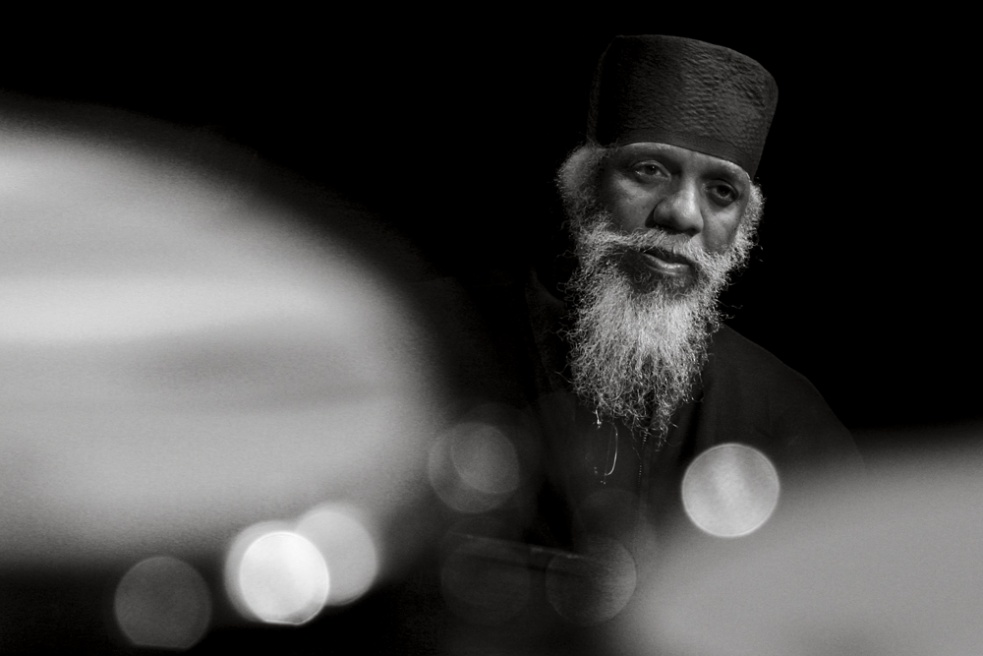 Art and Documentary Photography - Loading Lonnie Smith 2006.jpg