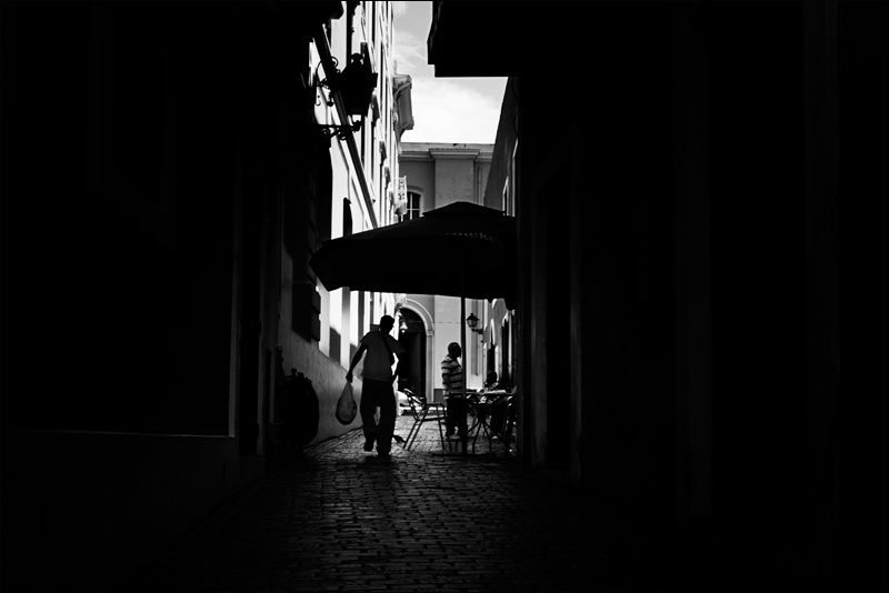 Art and Documentary Photography - Loading callejon-BW-hi-contrastW.jpg