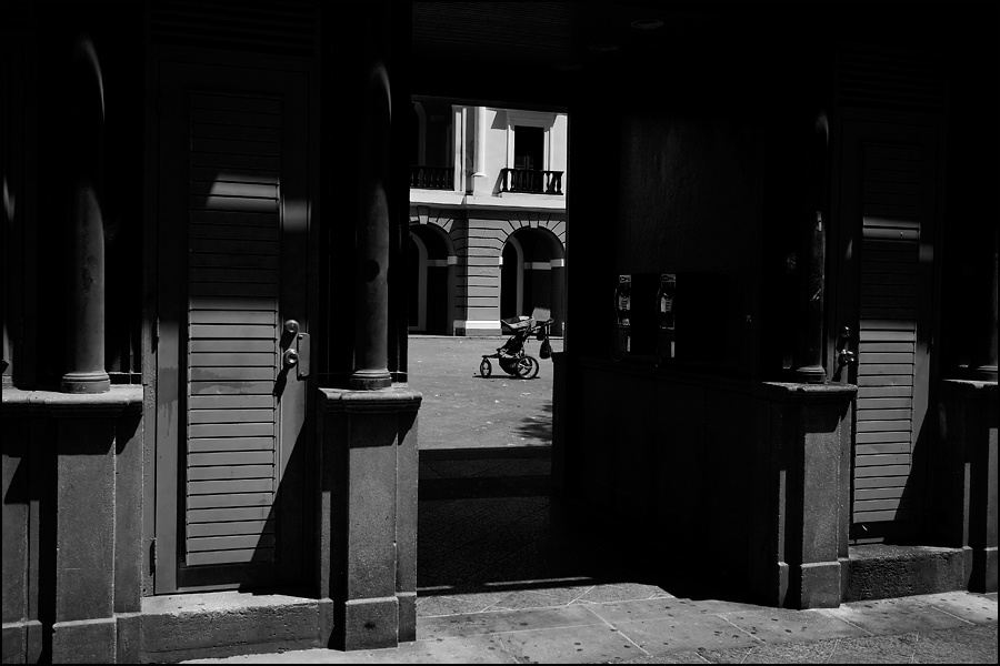 Art and Documentary Photography - Loading cocheW.jpg