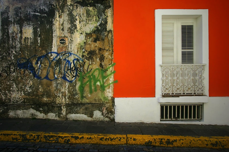 Art and Documentary Photography - Loading GrafittiVentanaW copy.jpg