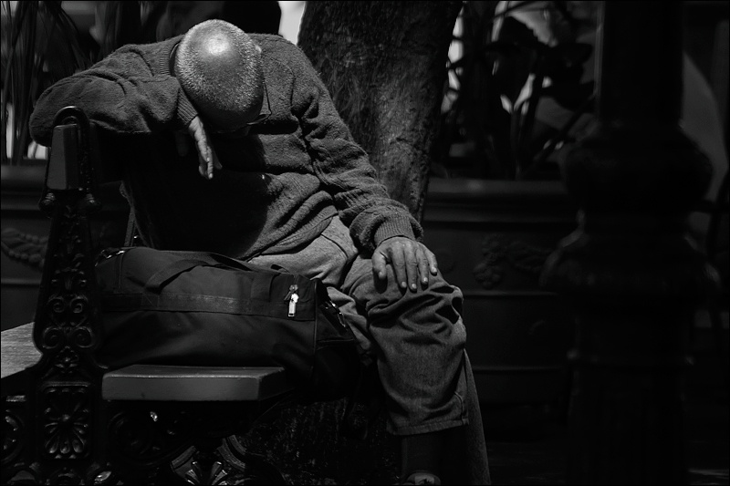Art and Documentary Photography - Loading hombre-dormidoBW.jpg