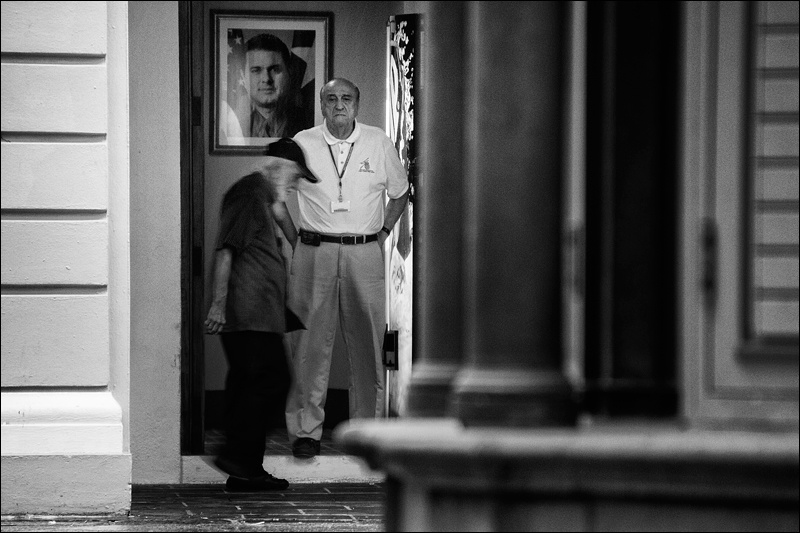 Art and Documentary Photography - Loading funcionario-y-santiniW.jpg