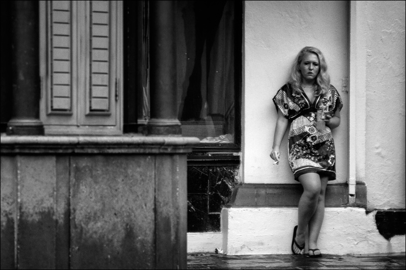 Art and Documentary Photography - Loading muchacha-fumando-BWw.jpg