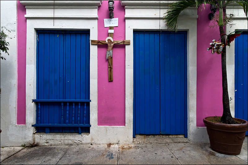 Art and Documentary Photography - Loading fachada-con-cristo-1W.jpg