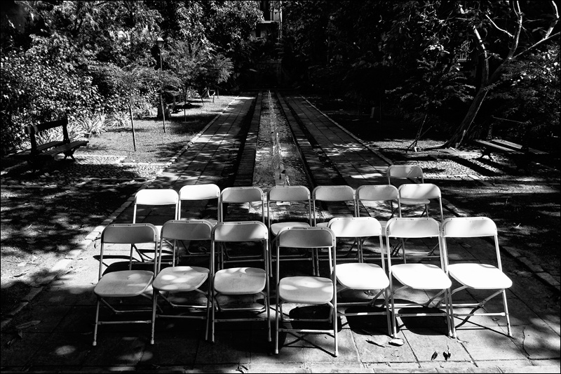 Art and Documentary Photography - Loading sillas-en-casa-blancaW.jpg