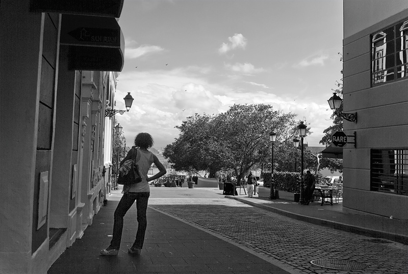Art and Documentary Photography - Loading turista-de-espaldas-siluetaW.jpg