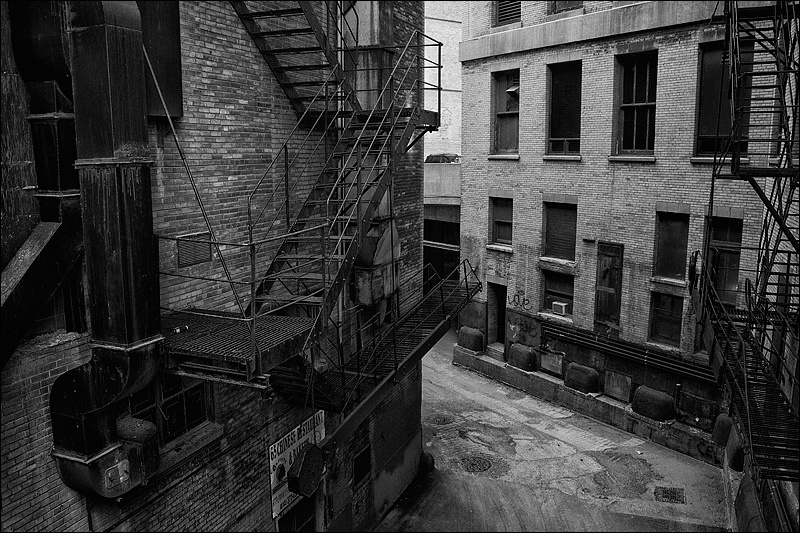 Art and Documentary Photography - Loading callejonBWw.jpg