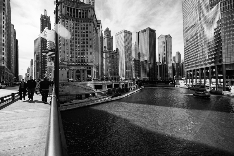 Art and Documentary Photography - Loading puente-rio-edificiosW.jpg