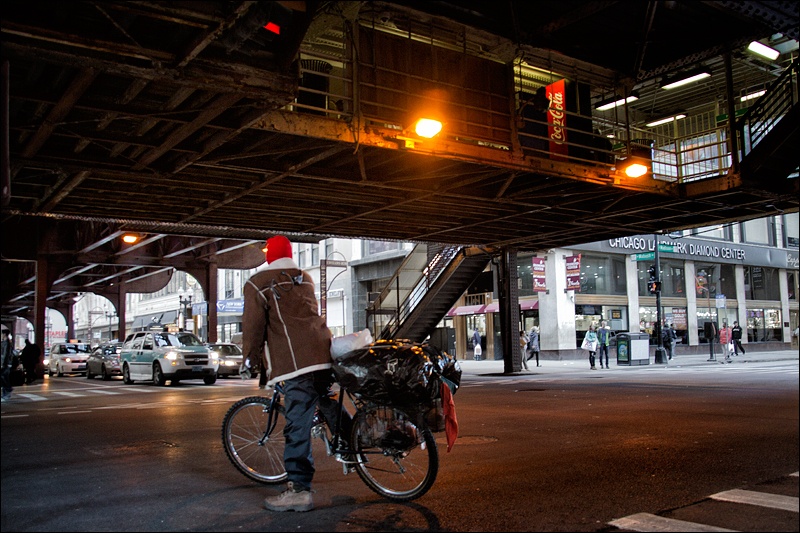 Art and Documentary Photography - Loading gorro-rojo-en-bicicletaW.jpg