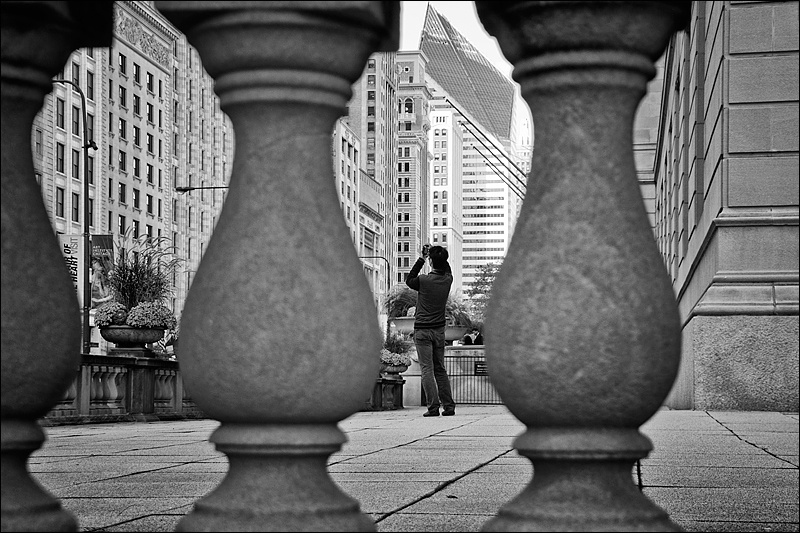 Art and Documentary Photography - Loading tomando-fotos-entre-balaustresW.jpg