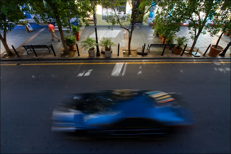 Art and Documentary Photography - Loading carro-azul-corriendoW.jpg