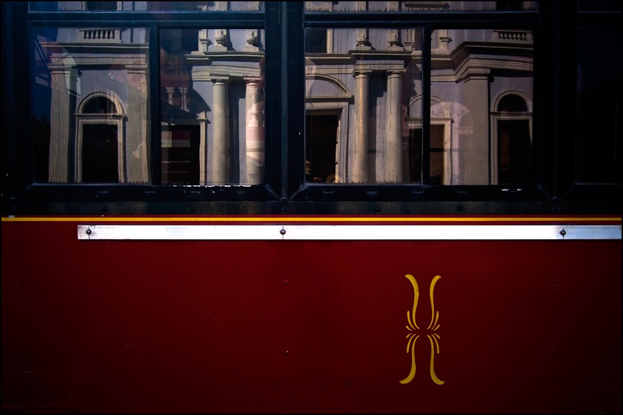 Art and Documentary Photography - Loading reflejo-catedralW.jpg