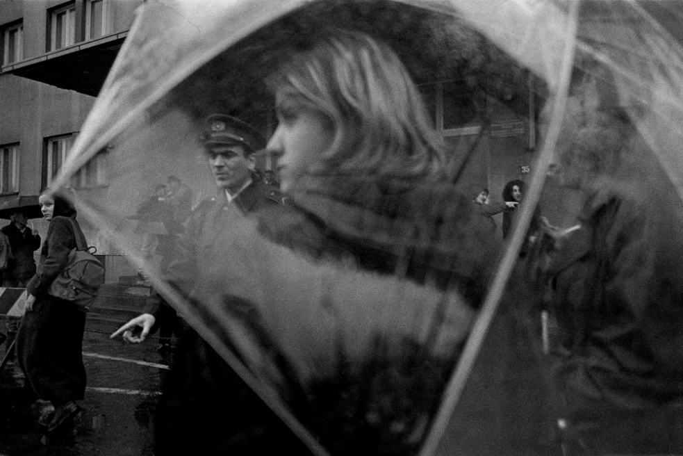 Art and Documentary Photography - Loading 05 Prolaz_Serbia,Belgrado 2000.jpg