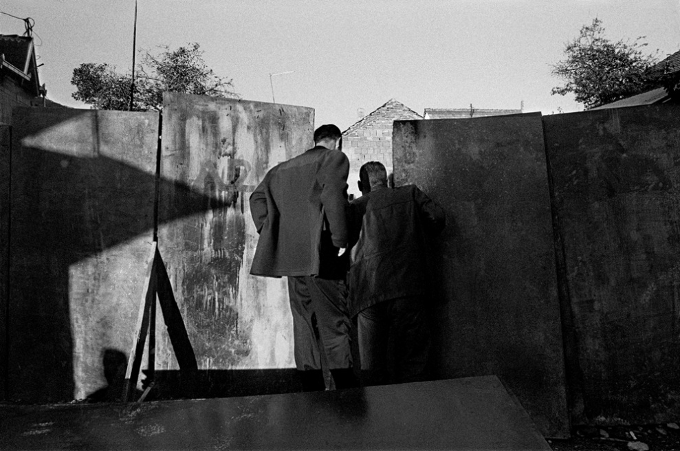 Art and Documentary Photography - Loading 09 Prolaz_Macedonia,Skopje 2004.jpg