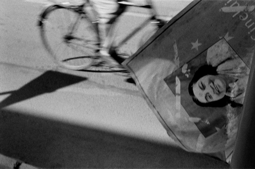 Art and Documentary Photography - Loading 014 Prolaz_Romania,Bucarest 2006.jpg