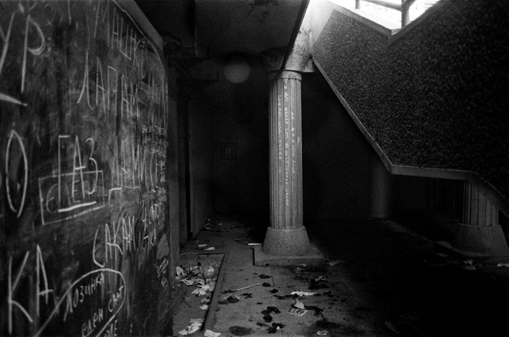 Art and Documentary Photography - Loading 016 Prolaz_Macedonia,Skopje 2004.jpg