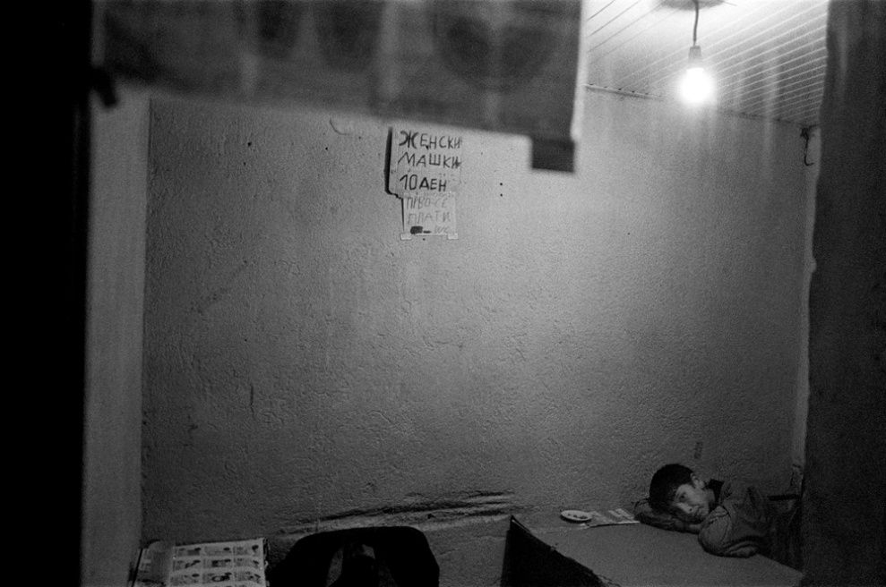 Art and Documentary Photography - Loading 019 Prolaz_Macedonia,Skopje 2004.jpg