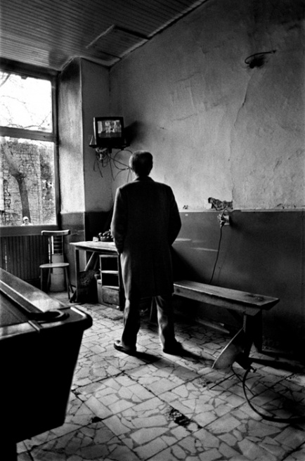 Art and Documentary Photography - Loading 027 Prolaz_Albania,Tirana 2011.jpg