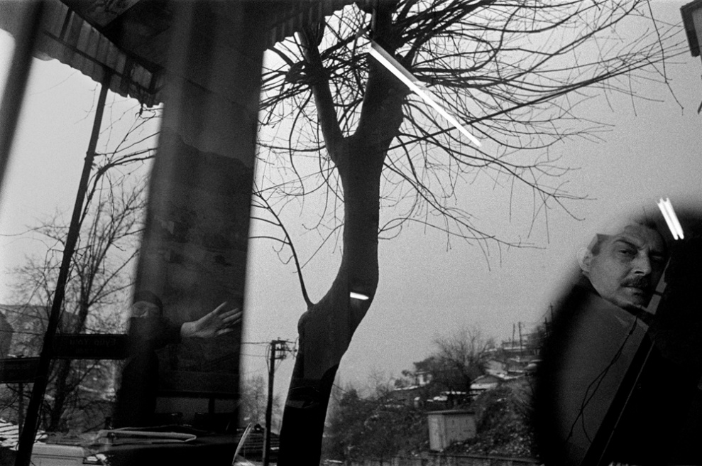 Art and Documentary Photography - Loading 028 Prolaz_Turchia,Istanbul 2003.jpg