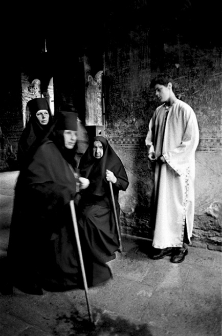 Art and Documentary Photography - Loading 030 Prolaz_Kosovo,Gracancia 2011.jpg