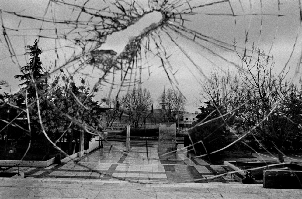 Art and Documentary Photography - Loading 038 Prolaz_Grecia,Thessaloniki 2012.jpg