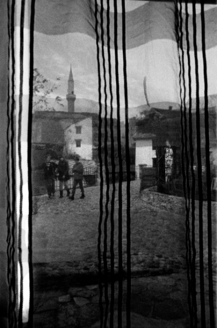 Art and Documentary Photography - Loading 045 Prolaz_Herzegovina,Mostar 2011.jpg