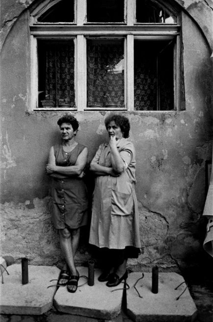 Art and Documentary Photography - Loading 052 Prolaz_ Romania,Bucarest 2006.jpg