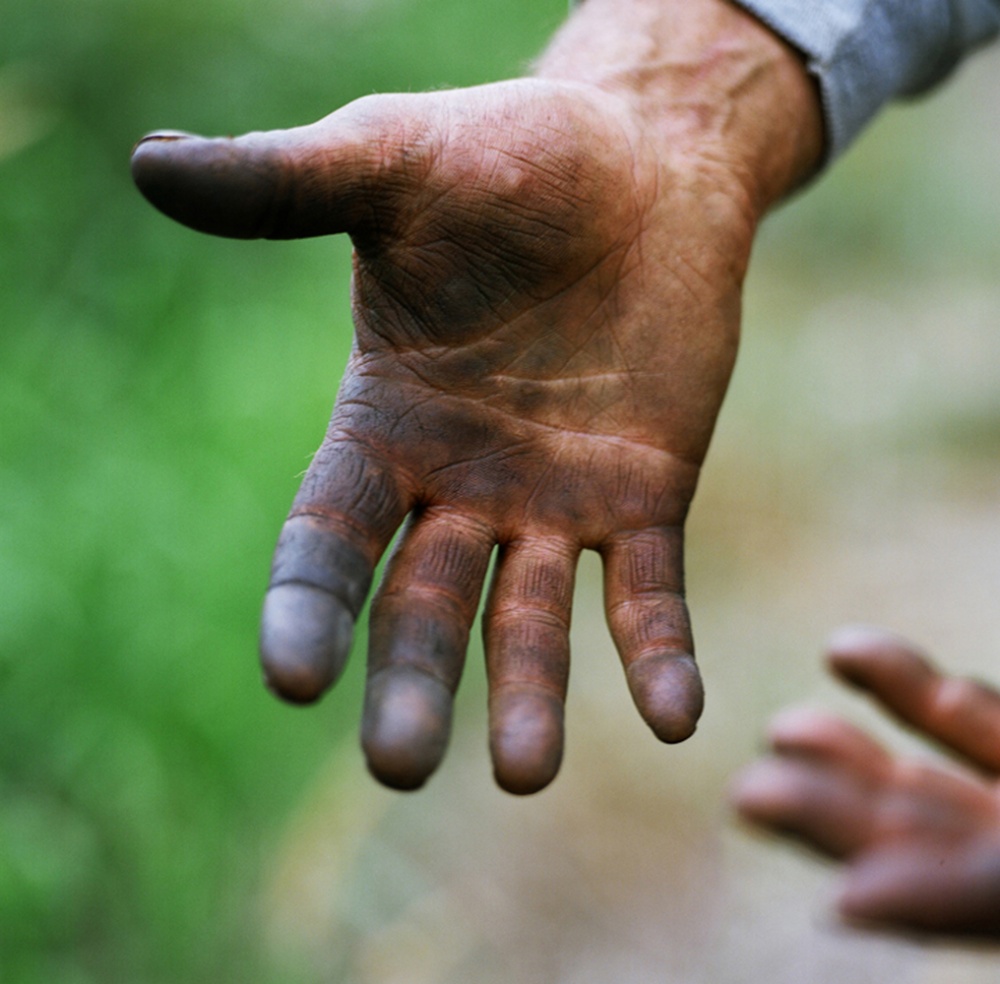 Art and Documentary Photography - Loading 20-Davidson-DirtyHands.jpg